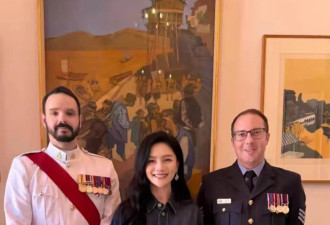胡可受邀现身英国驻华使馆！俩儿子还在英国留学