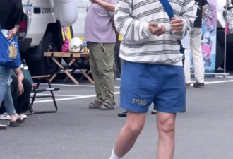 张亮一家逛集市，19岁天天192大高个就是太瘦了