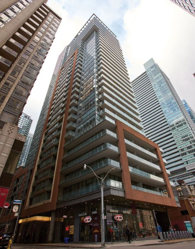 这对情侣两天内错过 8 套房,最终在湖滨找到了理想新家