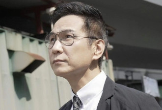 突发！香港知名演员自曝靠喝尿治疗抑郁症，婚后和妻子坚持丁克