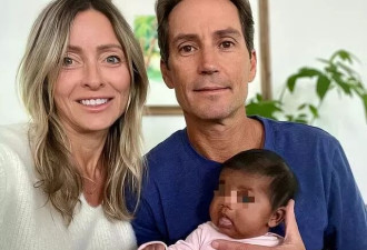 白人夫妇试管生下黑人女婴，诊所混淆胚胎