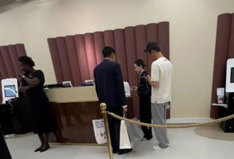 李乃文夫妇巴黎扫货，导购提三四个购物袋帮拎东西