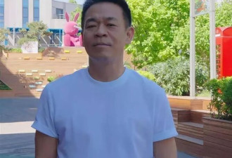 58岁孙浩撞见43岁尼格买提：差15岁看着像兄弟