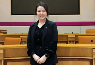 恭喜！TVB知名女星转行从政月入7万,获环球夫人奖