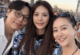 翁虹陪女儿赴美毕业典礼，非遗云肩成亮点