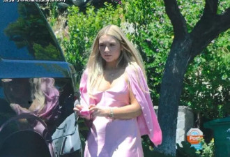 贝克汉姆14岁女儿小七“越变越美”！穿粉色缎面吊带裙像极了妈妈
