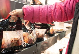加拿大鸡肉价格暴涨30%！Costco招牌烤鸡还能扛多久？专家揭秘
