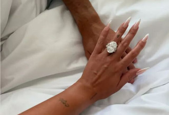 C罗未婚妻乔治娜带货平价美妆，两枚鸽子蛋钻戒耀眼