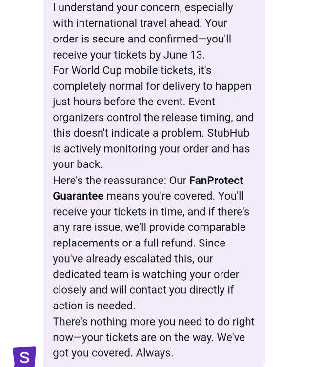 Kelly Mongillo 与 StubHub 的聊天记录，显示她多次请求对方确认世界杯门票有效。