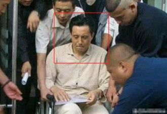 他被谢霆锋打成重伤，前妻6次流产，如今街头卖卤肉