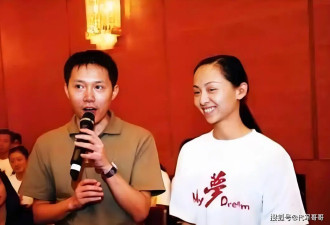 当年千手观音的聋哑人领舞，被富商苦追8年，如今49岁的她怎样了？