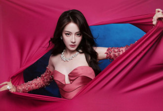 迪丽热巴上演冰山美人与热情御姐超绝反差，这样的美你喜欢嘛？