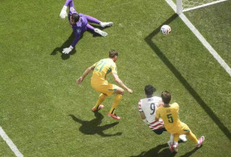 世界杯：美国2-0澳大利亚提前出线，巴洛贡造乌龙