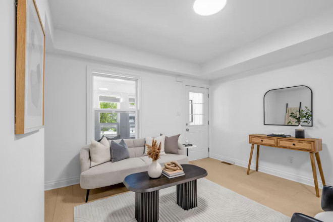 1292 Woodbine Avenue Toronto