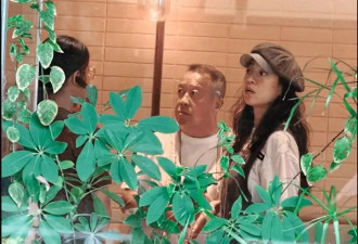 曾志伟佛山被偶遇，“红颜知己”默默陪伴，曾承诺照顾对方一生