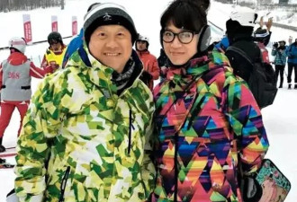 曾志伟佛山被偶遇，“红颜知己”默默陪伴，曾承诺照顾对方一生