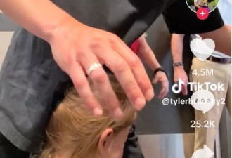 美爸带娃上女厕所被骂 骂人的被开除 爸爸被封神 然后…