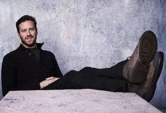 Armie Hammer 坦言没钱,曾祖父把钱都捐了,自己继承不到！