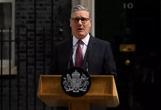 英国政坛震荡！斯塔默哽咽宣布辞职
