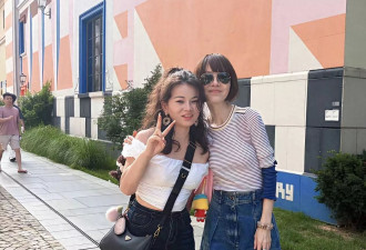 56岁陈鲁豫现身阿那亚，大热天穿长筒靴