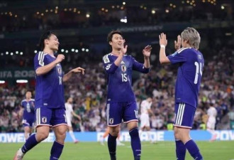 日本4:0大胜！ 中国球迷集体破防 央视峰值狂飙