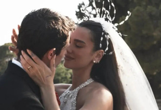 全球“最美恋人”婚礼大片终于公开！香奈儿总监为她打造婚纱，宝格丽珠宝戴满身