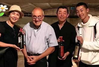蒋雯丽携91岁母亲与25岁儿子三代同框逛街