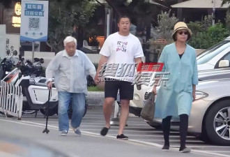 蒋雯丽携91岁母亲与25岁儿子三代同框逛街