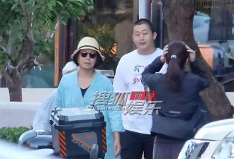 蒋雯丽携91岁母亲与25岁儿子三代同框逛街