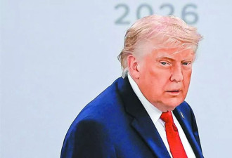 川普发型之谜曝光：发型若失控 随身带着剪刀…