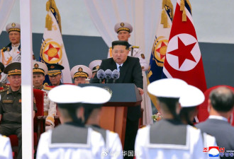 “崔贤”号驱逐舰正式服役，金正恩出席入列典礼