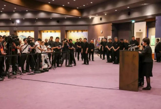 大陆热帖：高市被嘘了，但她“没听见”