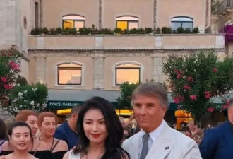 48岁刘涛现身意大利 生图下皮肤黑、勒出副乳