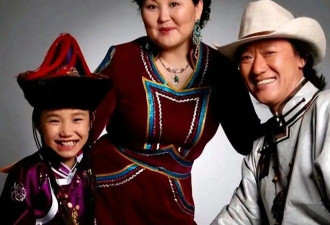 火爆一时的吉祥三宝，现父亲去世，女儿远嫁韩国，母亲是知名教授
