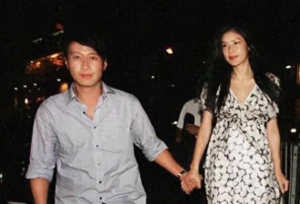 58岁黎明带老婆女儿运动会 网友看呆 老婆才是真赢家