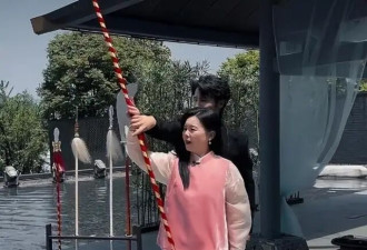 50岁龚琳娜现状：离婚后只身一人在云南