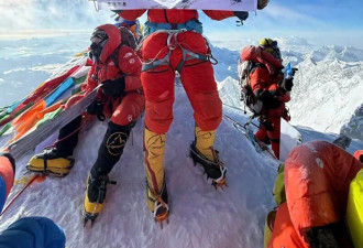 云南55岁女子6月登顶珠峰 刷新年龄纪录