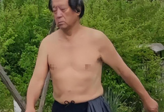 77岁牛群满头白发照曝光，再次印证冯巩那句话
