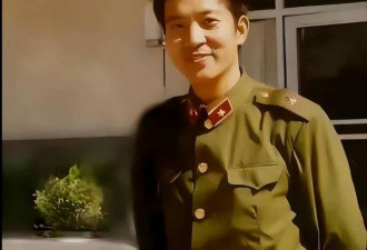 77岁牛群满头白发照曝光，再次印证冯巩那句话