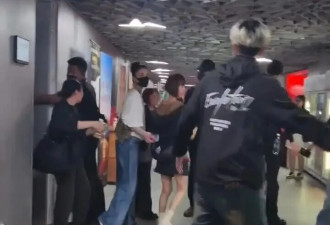 谢霆锋王菲复合十多年罕见同框,机场牵手不避镜头