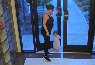 美国女子带幼女到殡仪馆行窃，偷逝者陪葬品引众怒