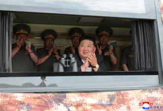 金正恩视察新型多管火箭炮试射 可打击韩国首都