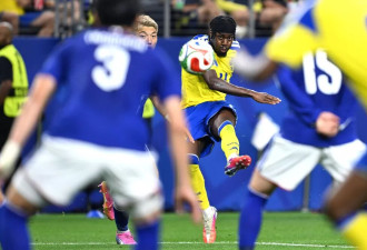 世界杯：日本1-1瑞典携手晋级！淘汰赛将战巴西