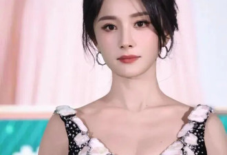 杨幂穿黑丝绒长裙性感撩人！她美得令人大吸一口凉气