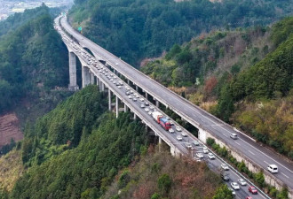 养路费谁来交，油电车主大吵