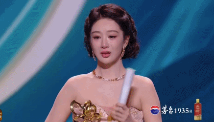 白玉兰奖名场面！台上台下哭成一片，杨幂陪跑又陪哭