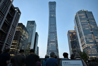北京108层摩天大楼被撞出窟窿 中国媒体诡异沉寂
