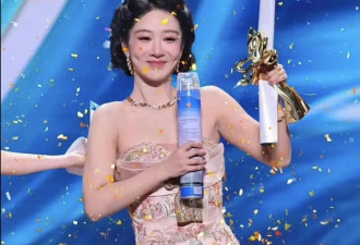 白玉兰现场：杨紫夺视后落泪，杨幂绿裙子醒目，关晓彤终于穿对了