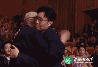 杨紫摘“白玉兰视后”的瞬间！杨幂笑出了女演员间的另一种美好