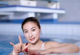事态升级！霍启刚评论区沦陷，娜然被曝辱华